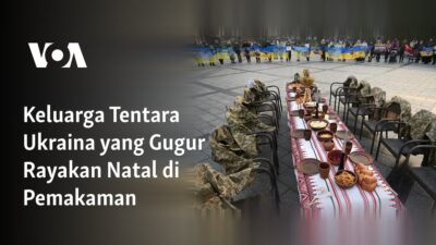 Kelurga Prajurit Ukraina yang Gugur Merayakan Natal di Tempat Pemakaman